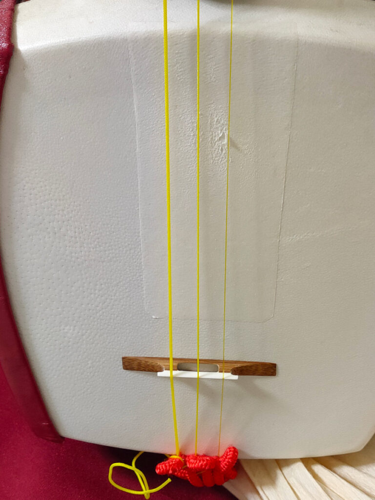 津軽三味線の撥皮の修理前