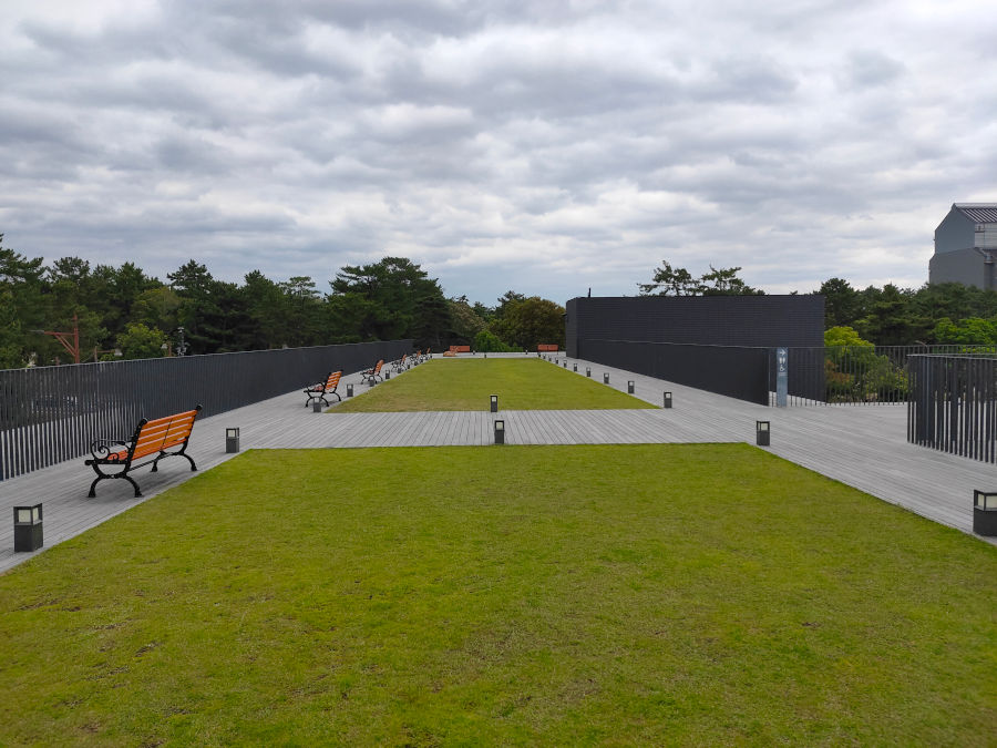 奈良公園バスターミナルの屋上庭園
