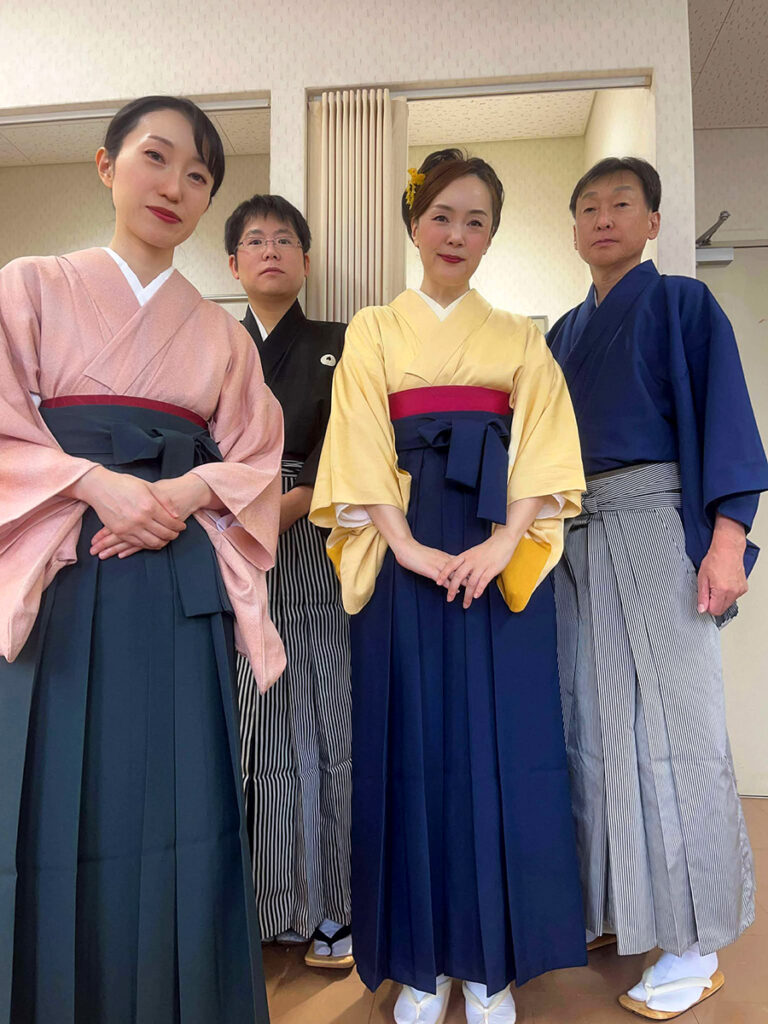 竹山流 津軽三味線奏者(写真左より、藤香さん、水山、高橋栄香先生、水辰さん)
