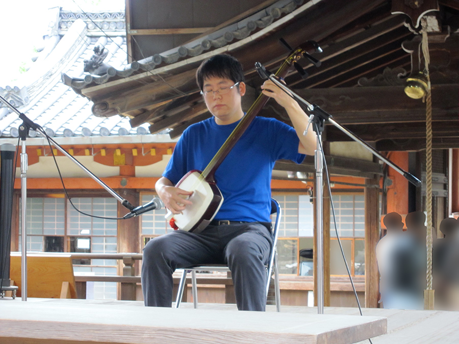 第10回 春日野音楽祭 まちなかステージ「氷室神社」で演奏する竹山流 津軽三味線奏者 水山