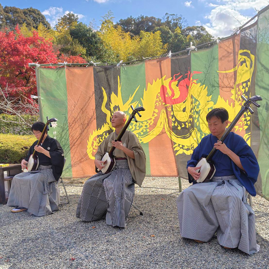 満願寺「観楓会」での竹山流 津軽三味線 合奏