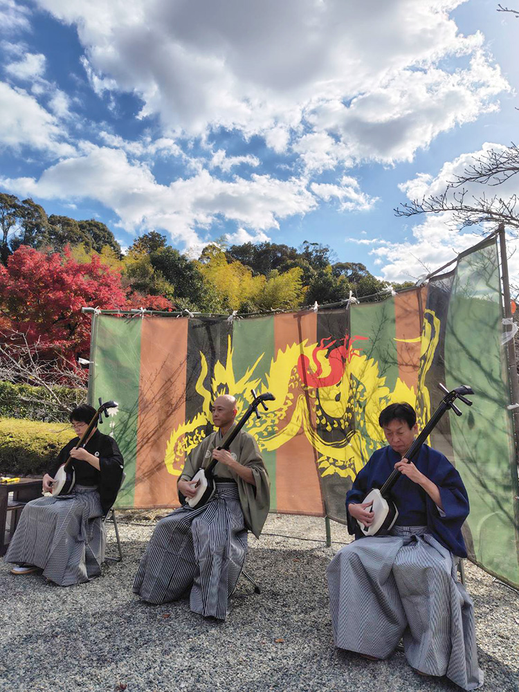 満願寺「観楓会」での竹山流 津軽三味線 合奏