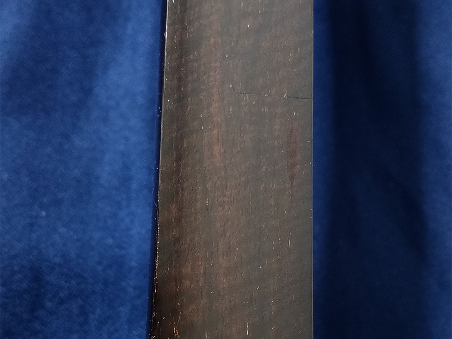 津軽三味線の棹にあったカンベリの一部を埋めて修理