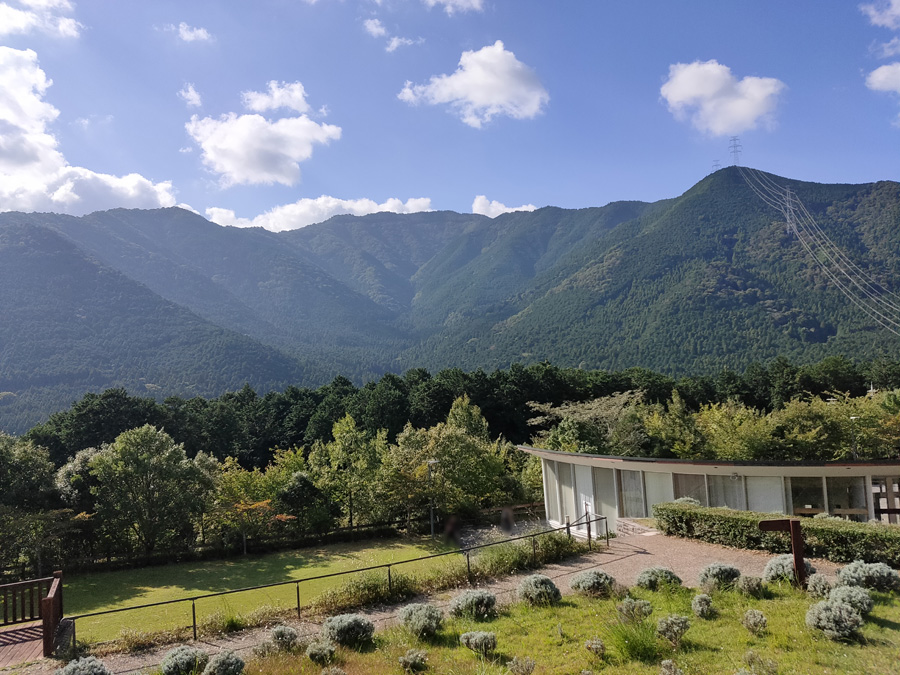 雄大な山々。ラベンダーパーク多可にて